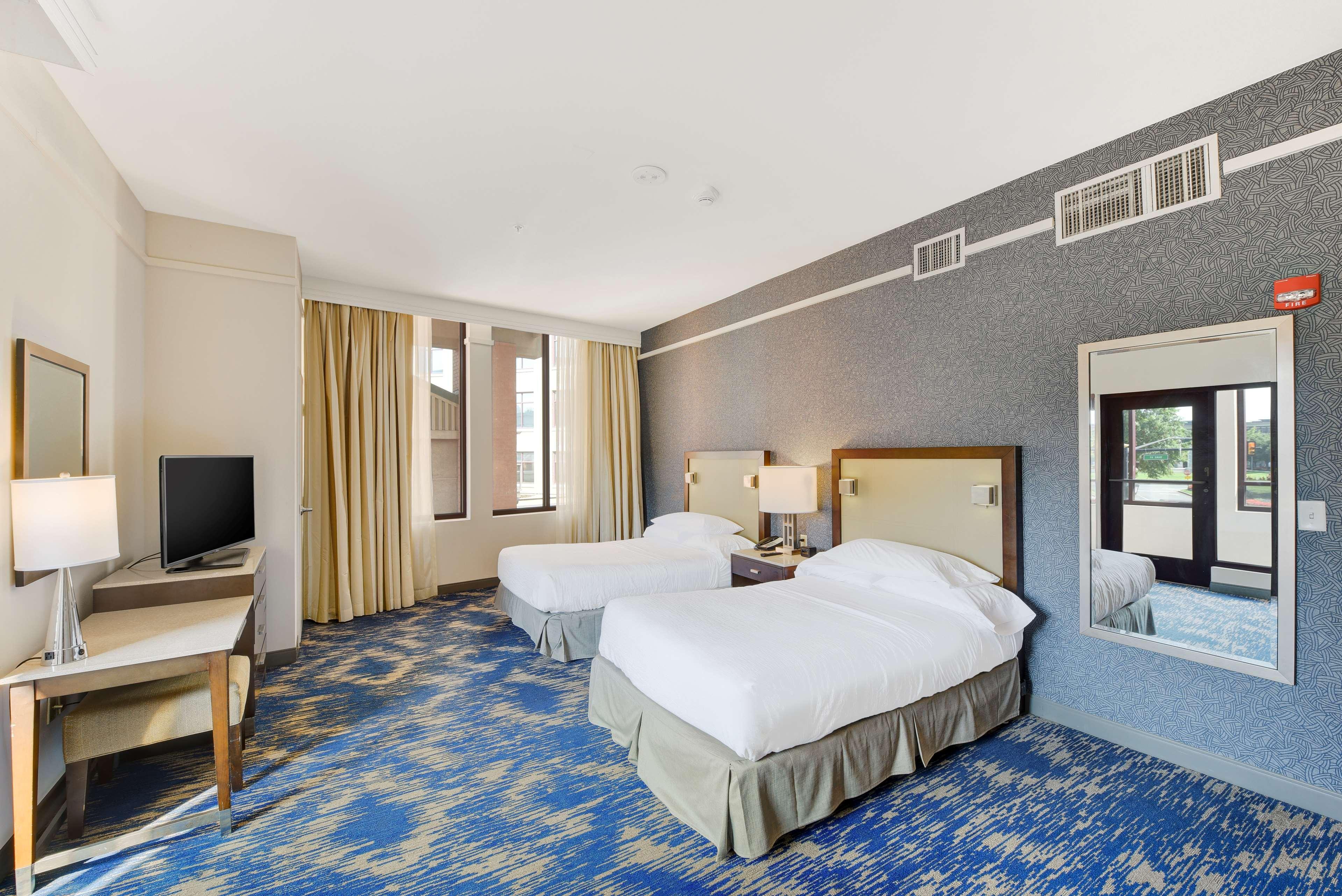 Embassy Suites By Hilton Alexandria Old Town Eksteriør bilde