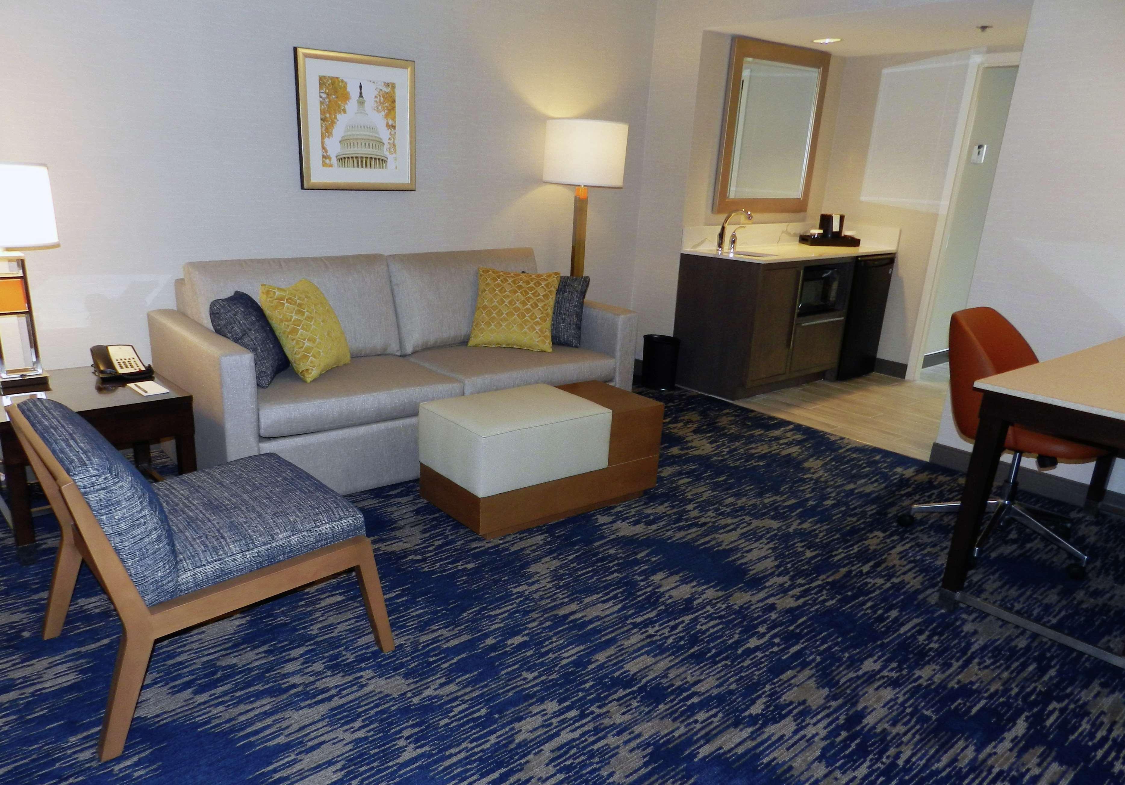 Embassy Suites By Hilton Alexandria Old Town Eksteriør bilde
