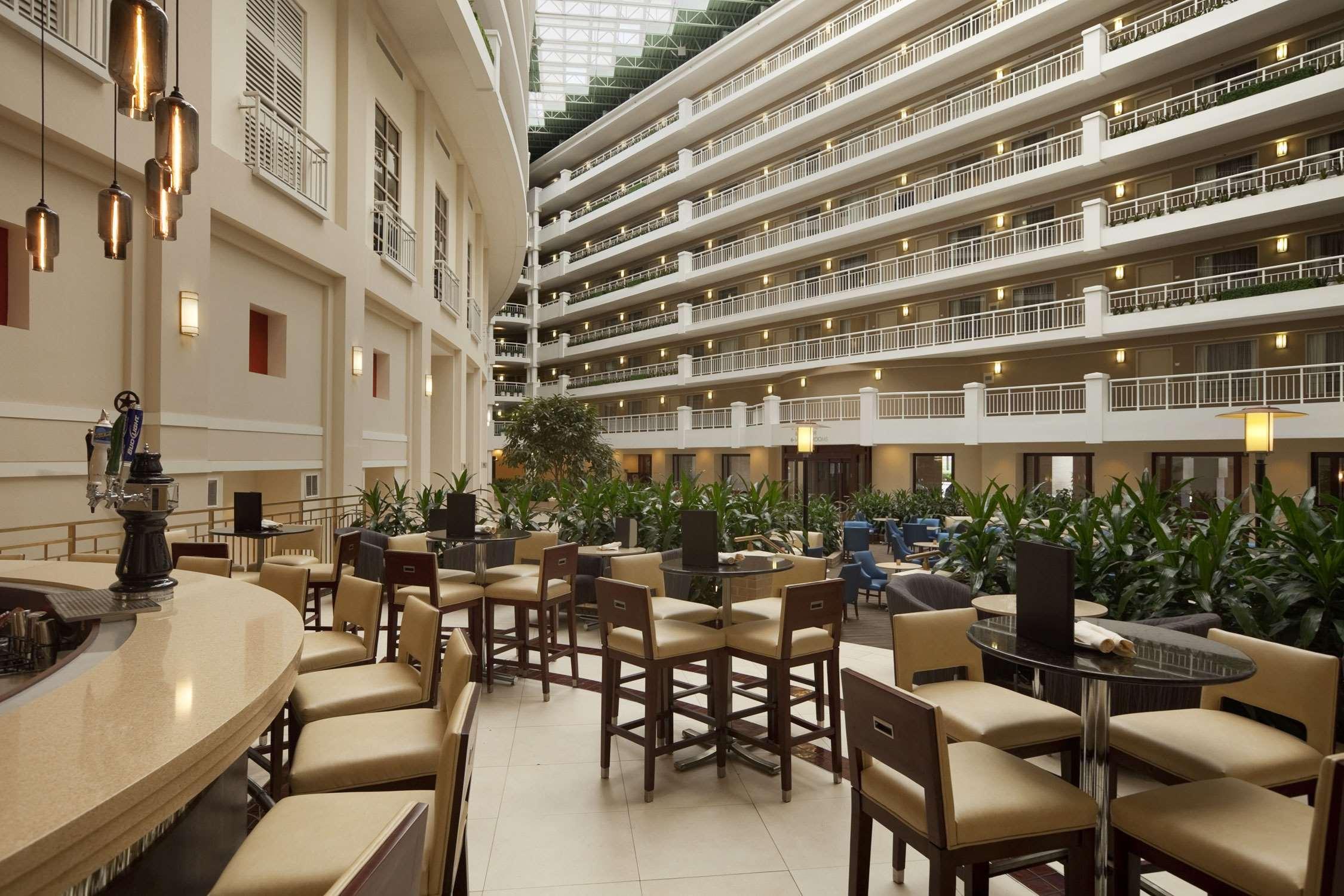 Embassy Suites By Hilton Alexandria Old Town Eksteriør bilde
