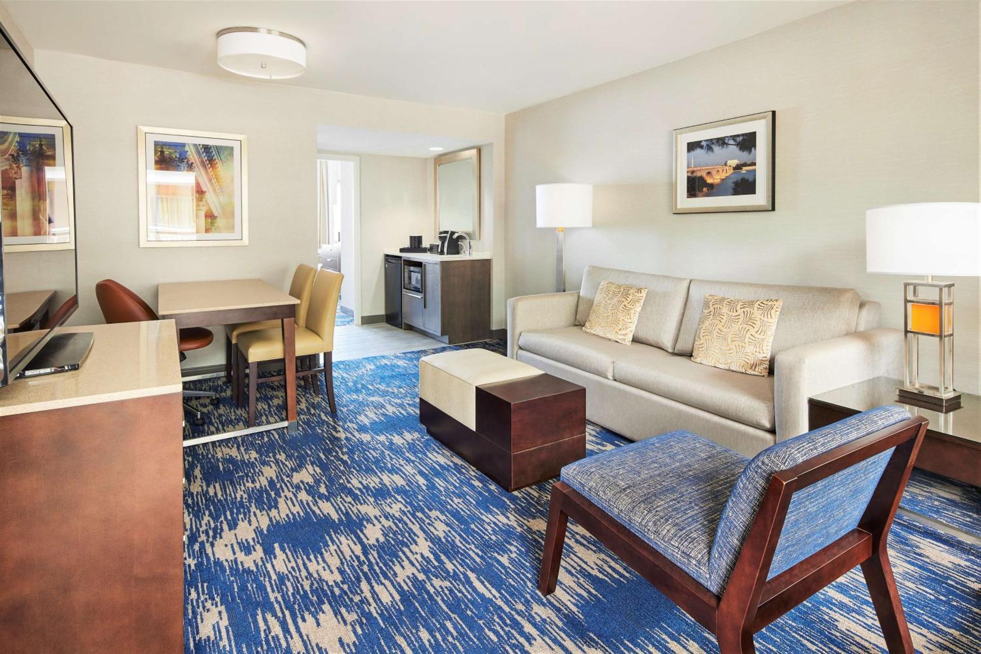 Embassy Suites By Hilton Alexandria Old Town Eksteriør bilde