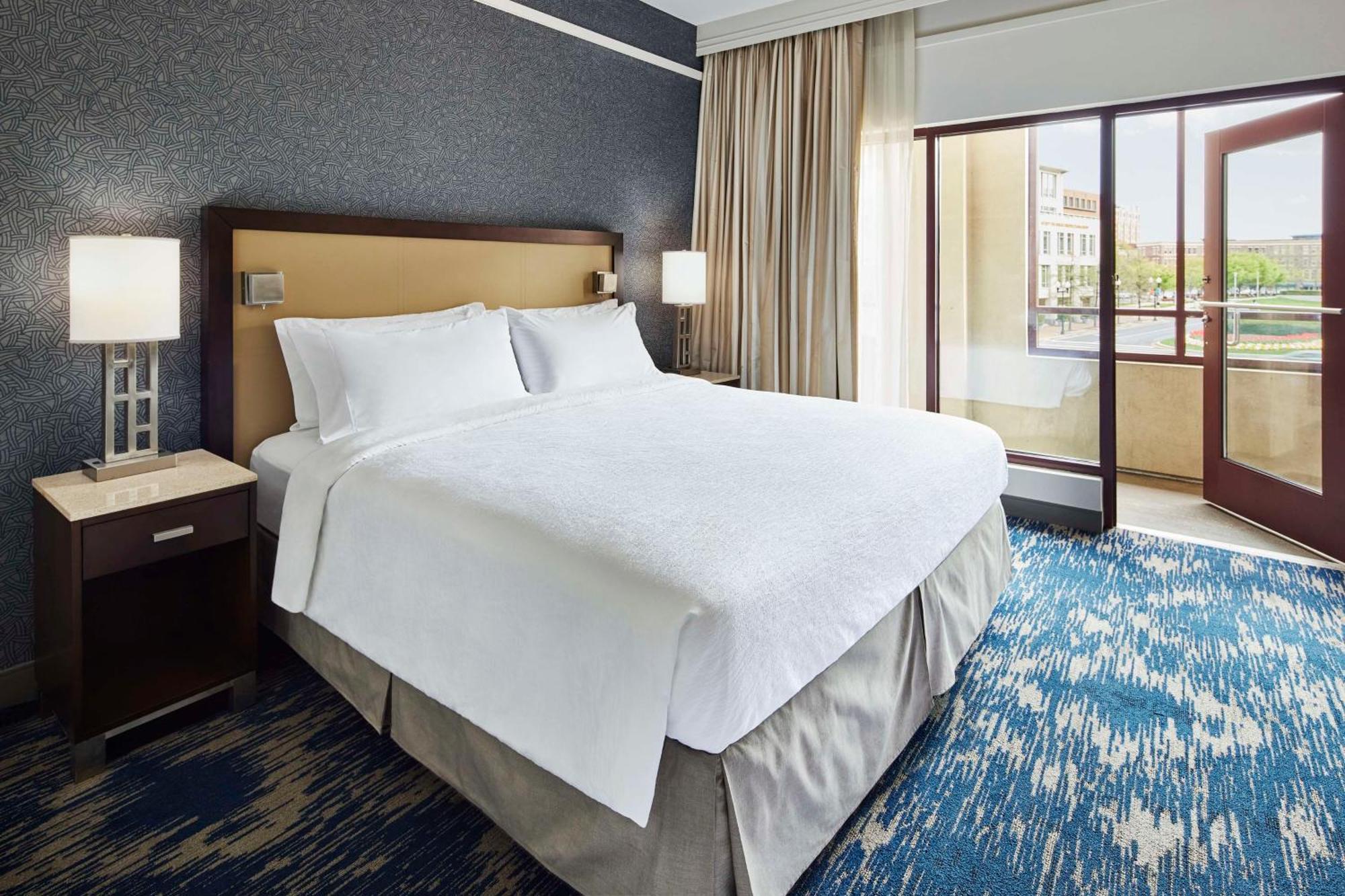 Embassy Suites By Hilton Alexandria Old Town Eksteriør bilde