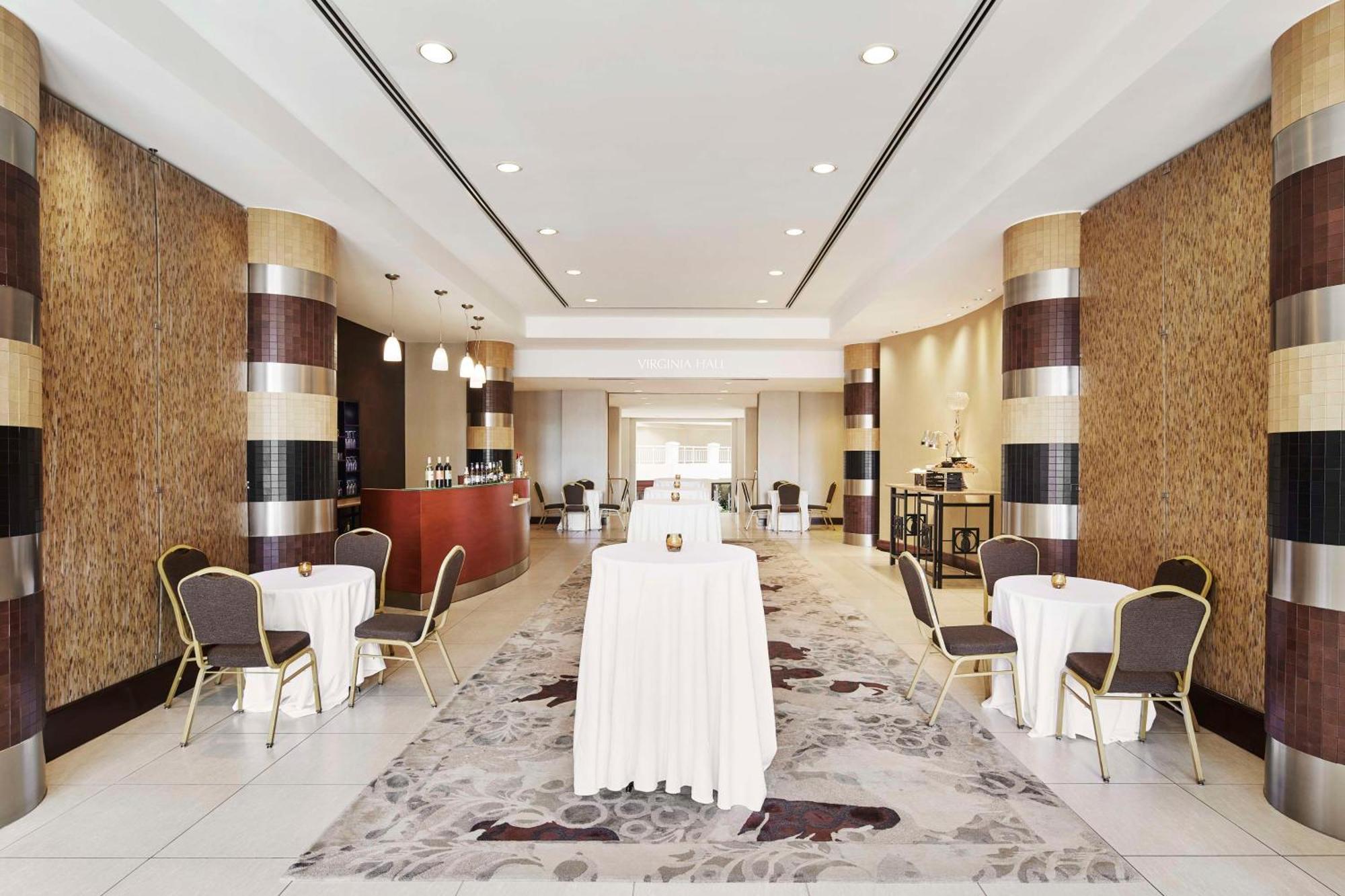 Embassy Suites By Hilton Alexandria Old Town Eksteriør bilde